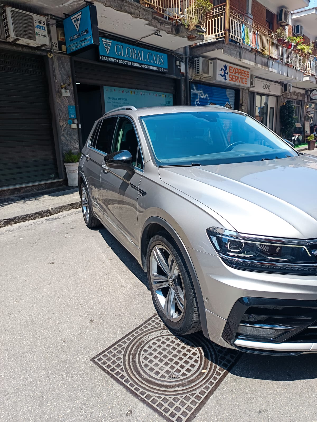 VOLKSWAGEN TIGUAN R-LINE