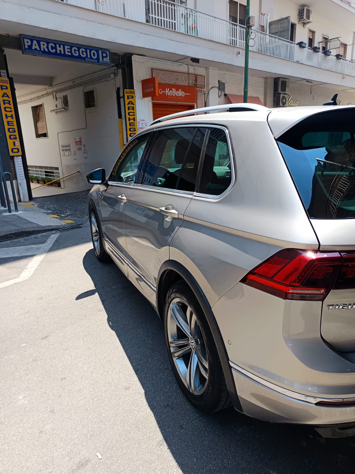 VOLKSWAGEN TIGUAN R-LINE
