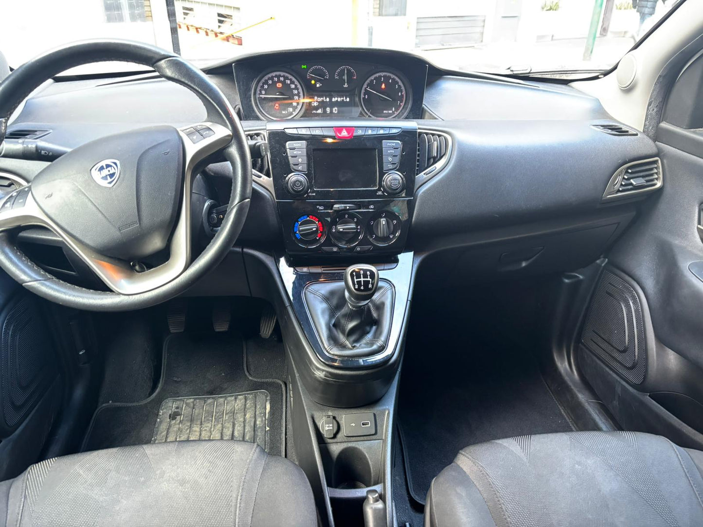 LANCIA YPSILON