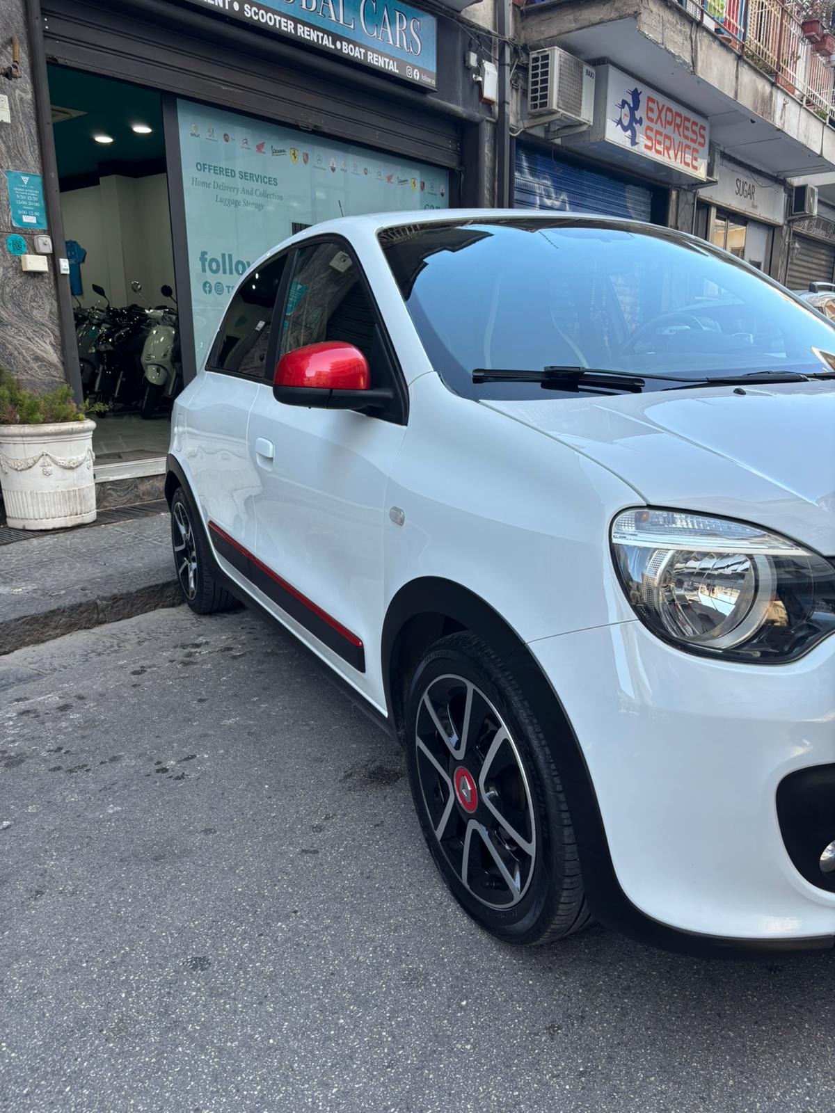 RENAULT TWINGO