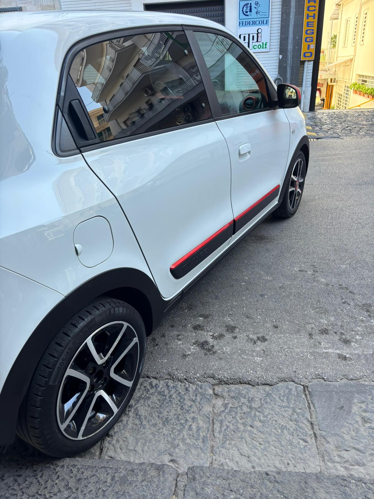 RENAULT TWINGO
